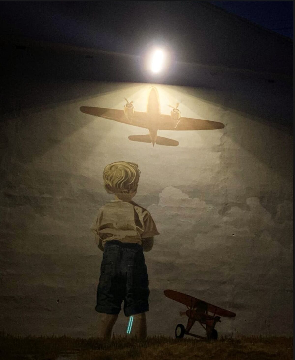 10 лет отработал светодиодный светильник. Хороший результат!